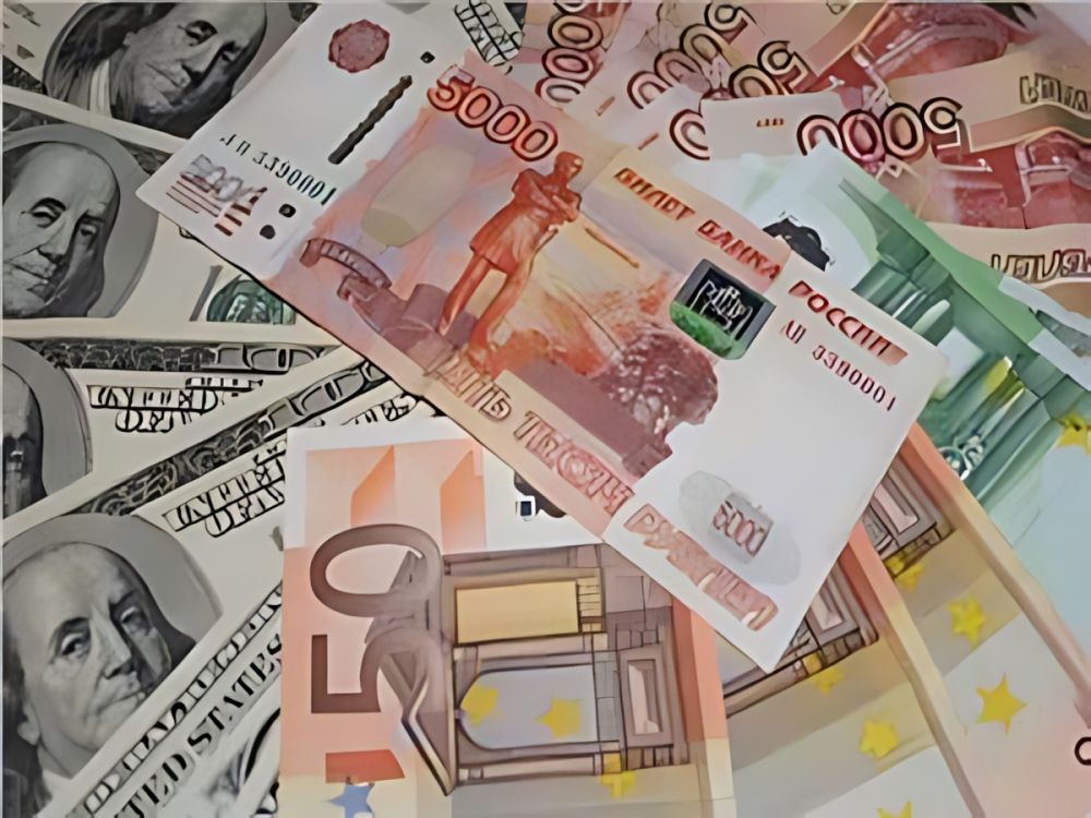 "المركزي الروسي" يخفض سعر الروبل مقابل العملات الرئيسية