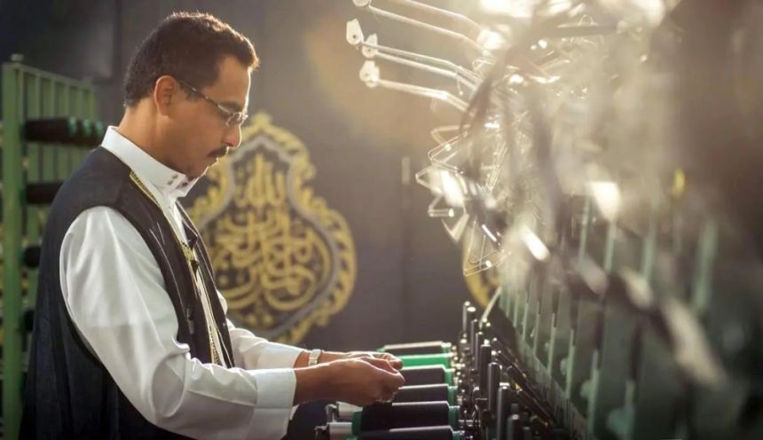 بأيدٍ سعودية محترفة.. صناعة كسوة الكعبة بخيوط من الحرير والذهب والفضة