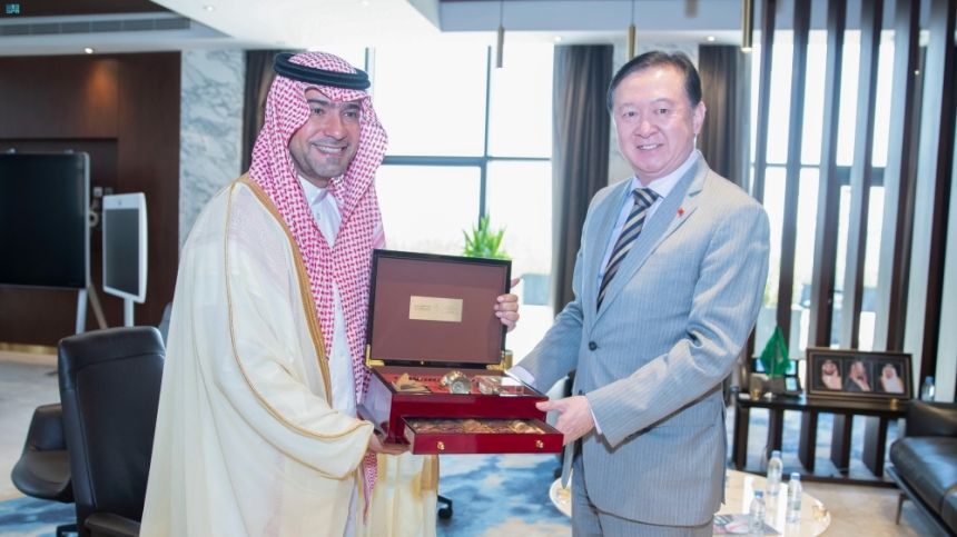 وزير البلدية والإسكان يبحث تعزيز فرص التعاون مع السفير الصيني