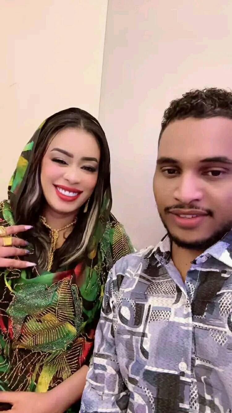 شاهد بالصورة.. الفنانة إيمان الشريف تخطف الأضواء بلقطة جديدة مع زوجها