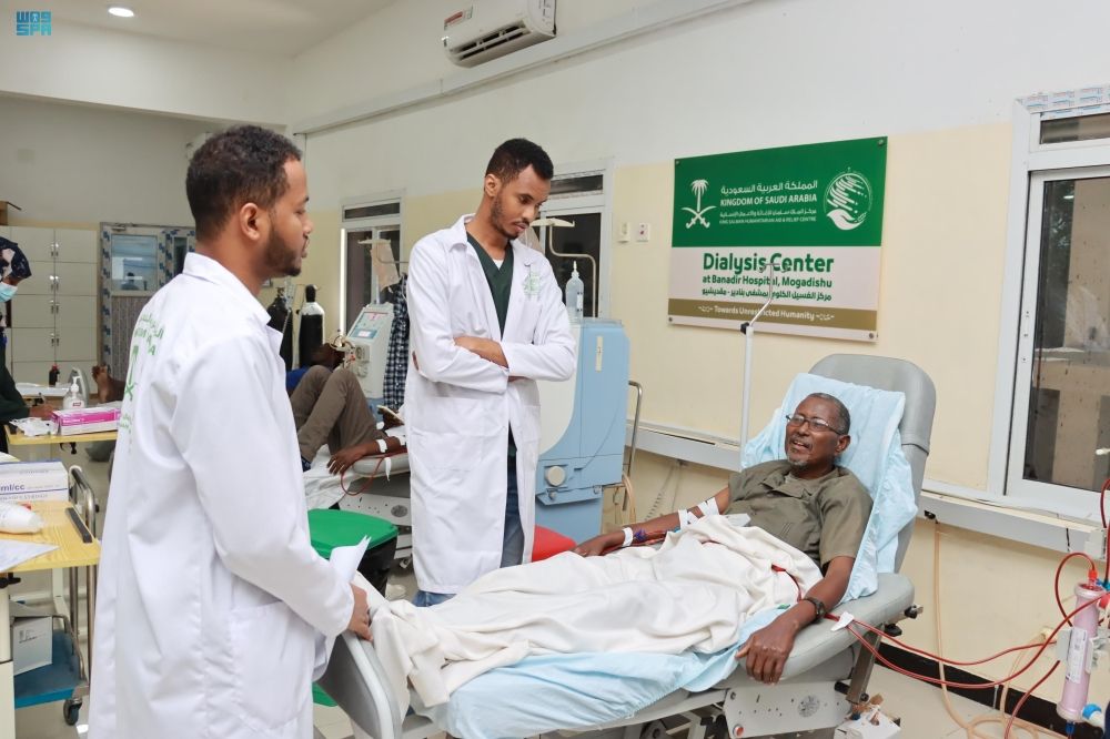 أطراف صناعية وغسيل كلى.. مركز الملك سلمان يقدم خدمات طبية في دولتين
