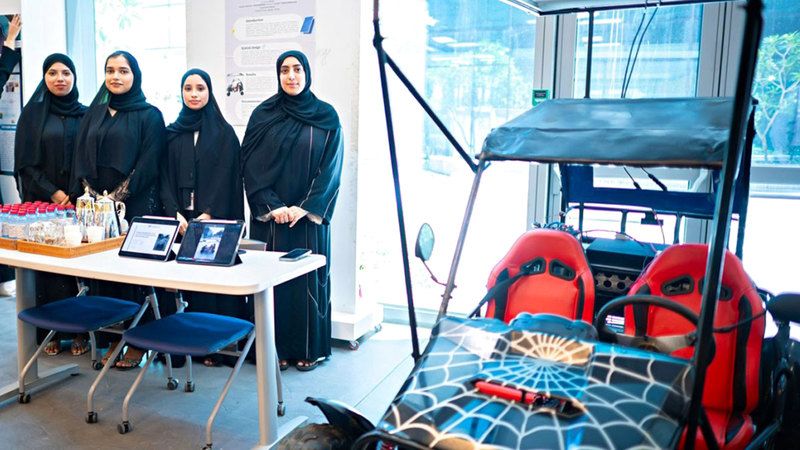الامارات | 4 طالبات مواطنات يصمّمن سيارة تعمل بالطاقة الشمسية