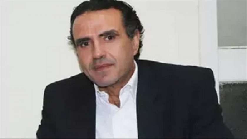 سر عدم دخول محمود عزت العلايلي التمثيل مع والده