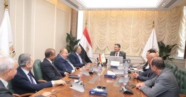 وزير التموين يبحث مع الغرف التجارية زيادة المعروض من السلع الغذائية بالأسواق