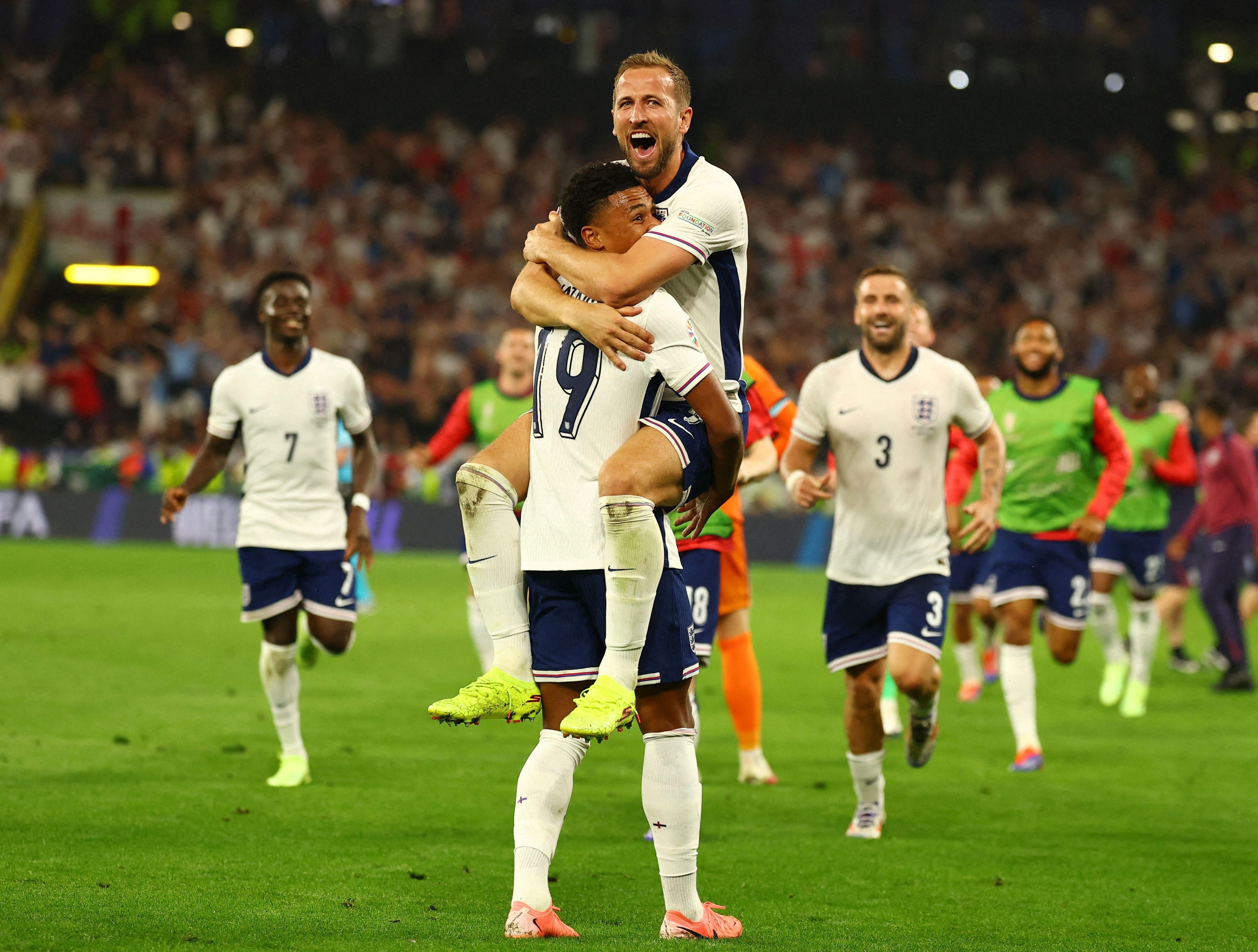 إنجلترا تواجه إسبانيا في نهائي اليورو 2024: ماذا تقول أبرز التوقعات؟