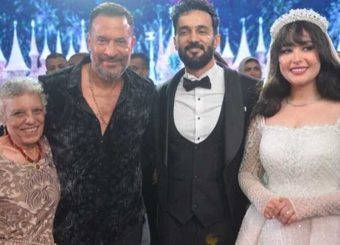 العريس الحلال أهو.. حسني شتا يتألق في حفل زفافه بحضور نجوم الفن