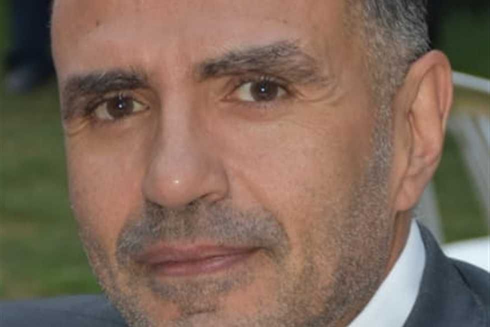 سر عدم دخول محمود عزت العلايلي التمثيل مع والده