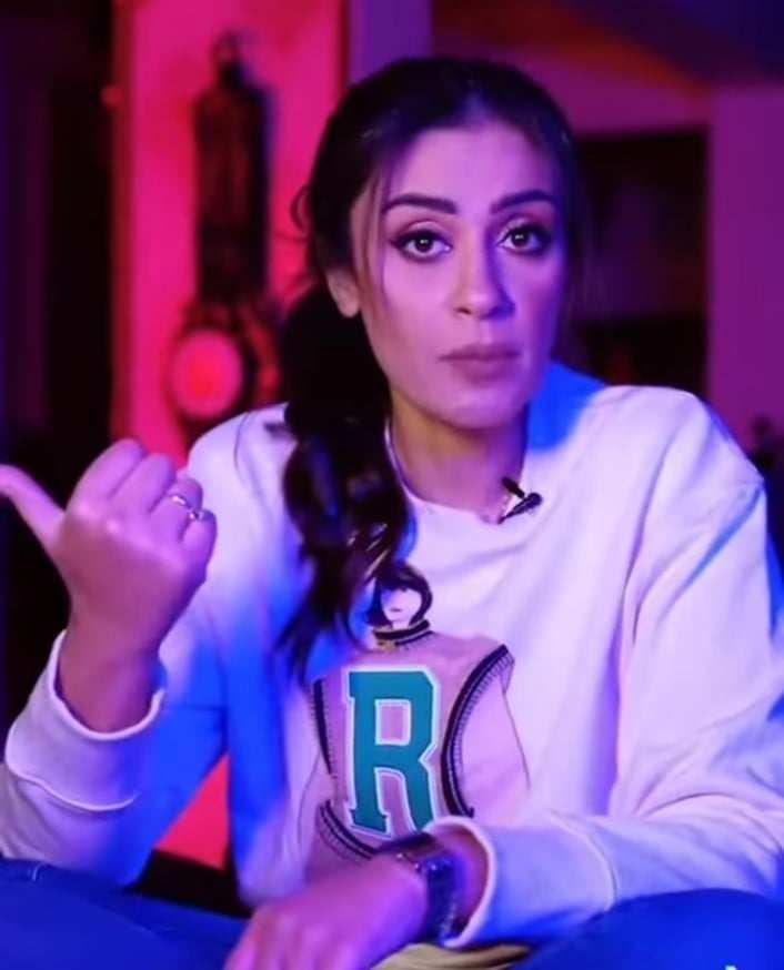 شاهد بالصورة والفيديو.. نجمة سوشيال ميديا “مصرية” تشرح لمتابعيها معنى العبارة السودانية الشهيرة التي تقال عند الغضب (ما تطلع ميتينا) من أين جاءت وما هي قصتها وما علاقة الخليفة التعايشي بها؟
