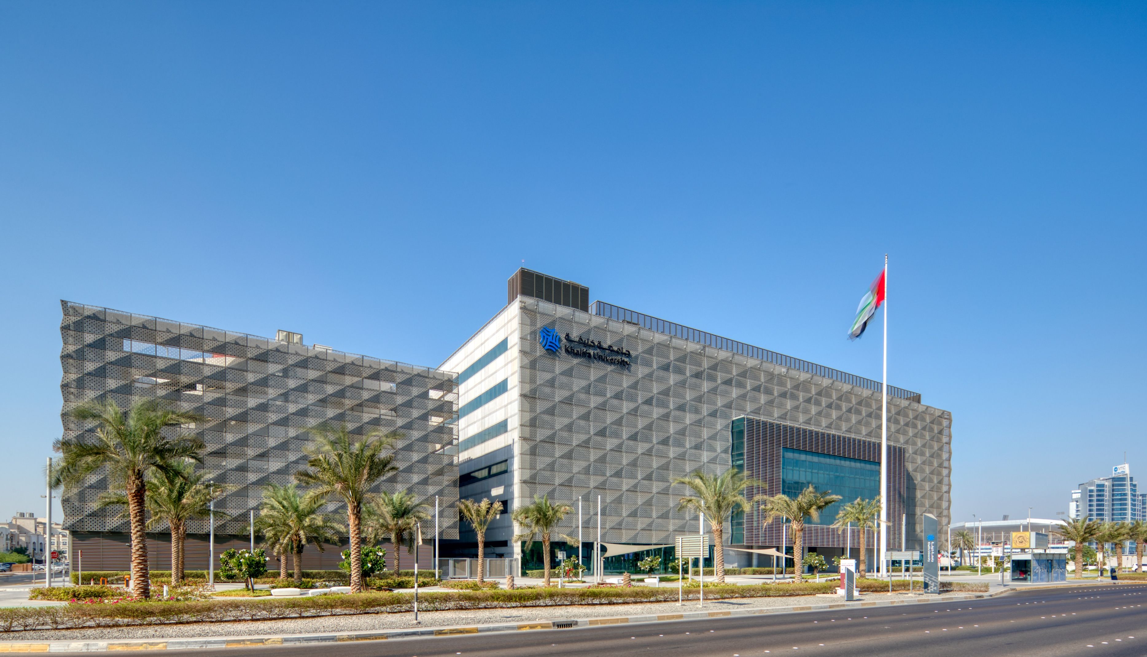 الامارات | "آيروس 2024".. جامعة خليفة تنظم النسخة الـ 36 لأكبر مؤتمر ومعرض عالمي للروبوتات والأنظمة الذكية
