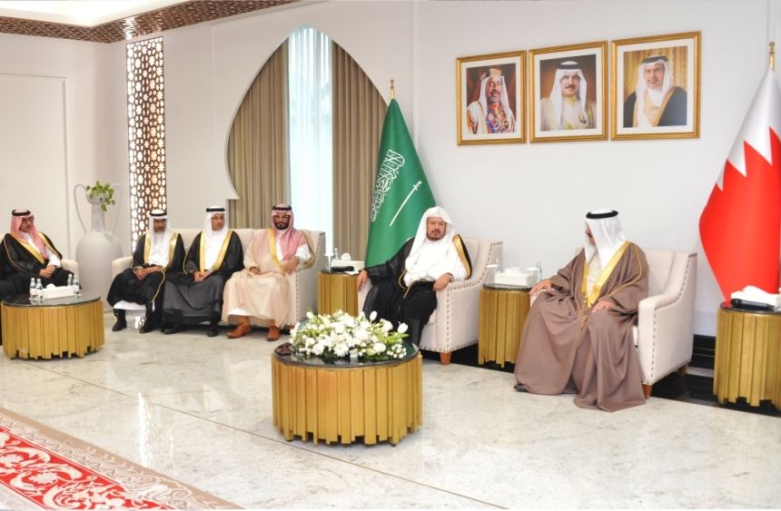 رئيس مجلس الشورى يبحث تطوير التعاون البرلماني مع "النواب البحريني"