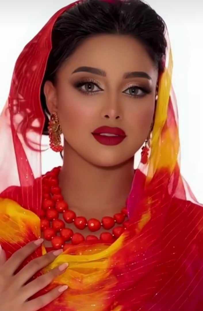شاهد بالصورة والفيديو.. حسناء سودانية تستعرض جمالها على أنغام أغنيات الراب والجمهور يتغزل ويشكك: (مستحيل تكون سودانية ومفروض تمثلنا في العالمية)