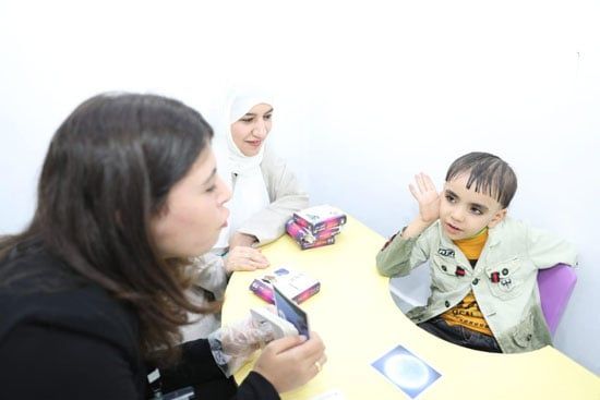 إنشاء وتمويل قافلة طبية تجوب عدة محافظات لتقديم الرعاية الطبية العاجلة لأصحاب الهمم وأسرهم