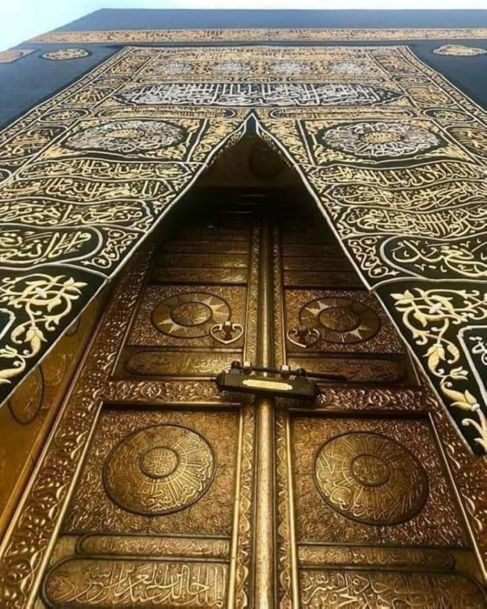 السديس يطلق مبادرة "وَطَهِّر بَيتِي" تزامنًا مع غسل الكعبة المشرفة
