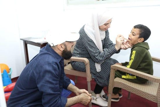 إنشاء وتمويل قافلة طبية تجوب عدة محافظات لتقديم الرعاية الطبية العاجلة لأصحاب الهمم وأسرهم