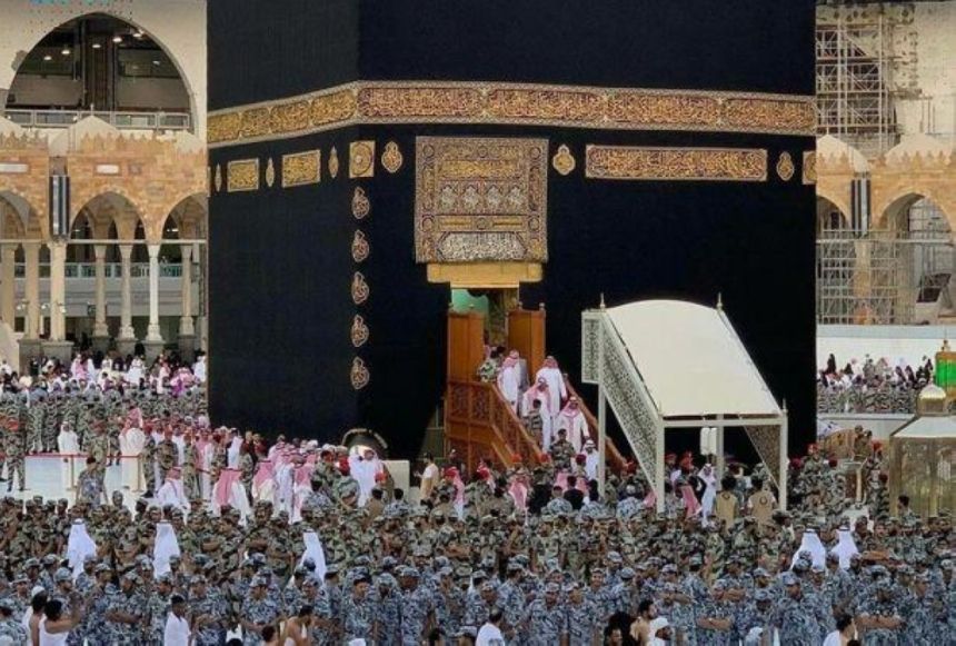 السديس يطلق مبادرة "وَطَهِّر بَيتِي" تزامنًا مع غسل الكعبة المشرفة