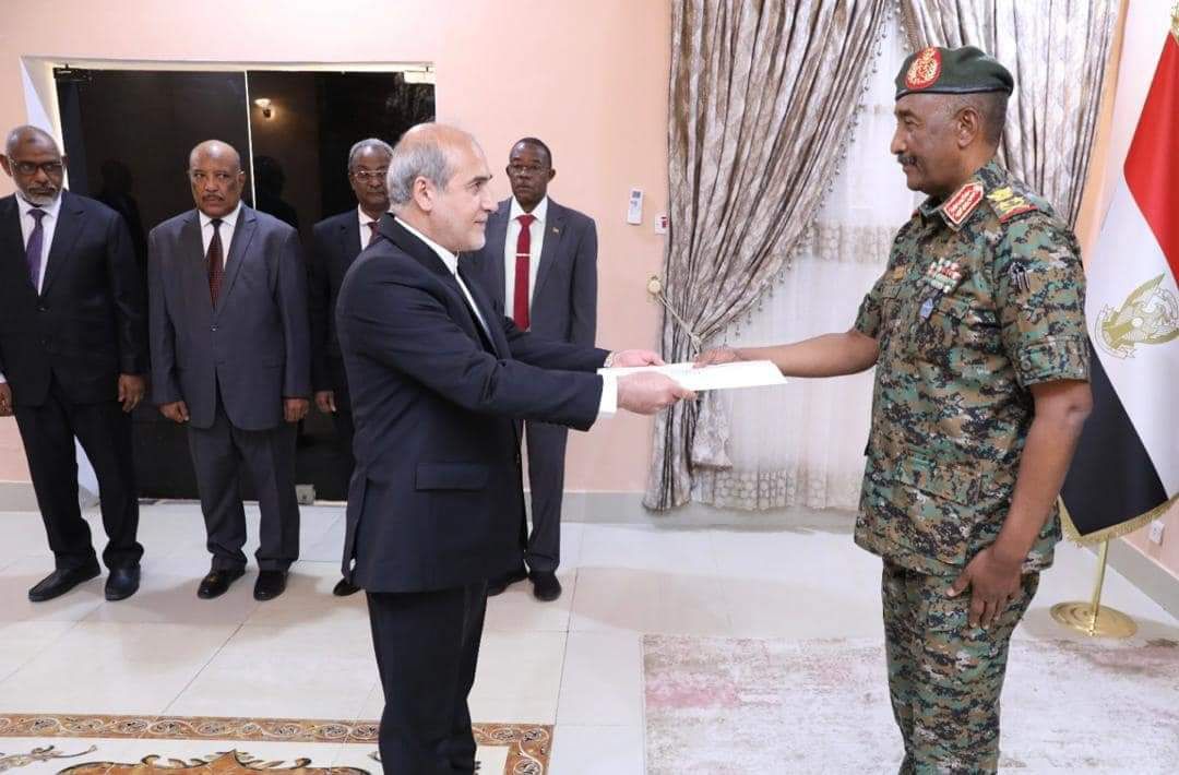 رئيس مجلس السيادة يتسلم أوراق إعتماد السفير الإيراني لدى السودان