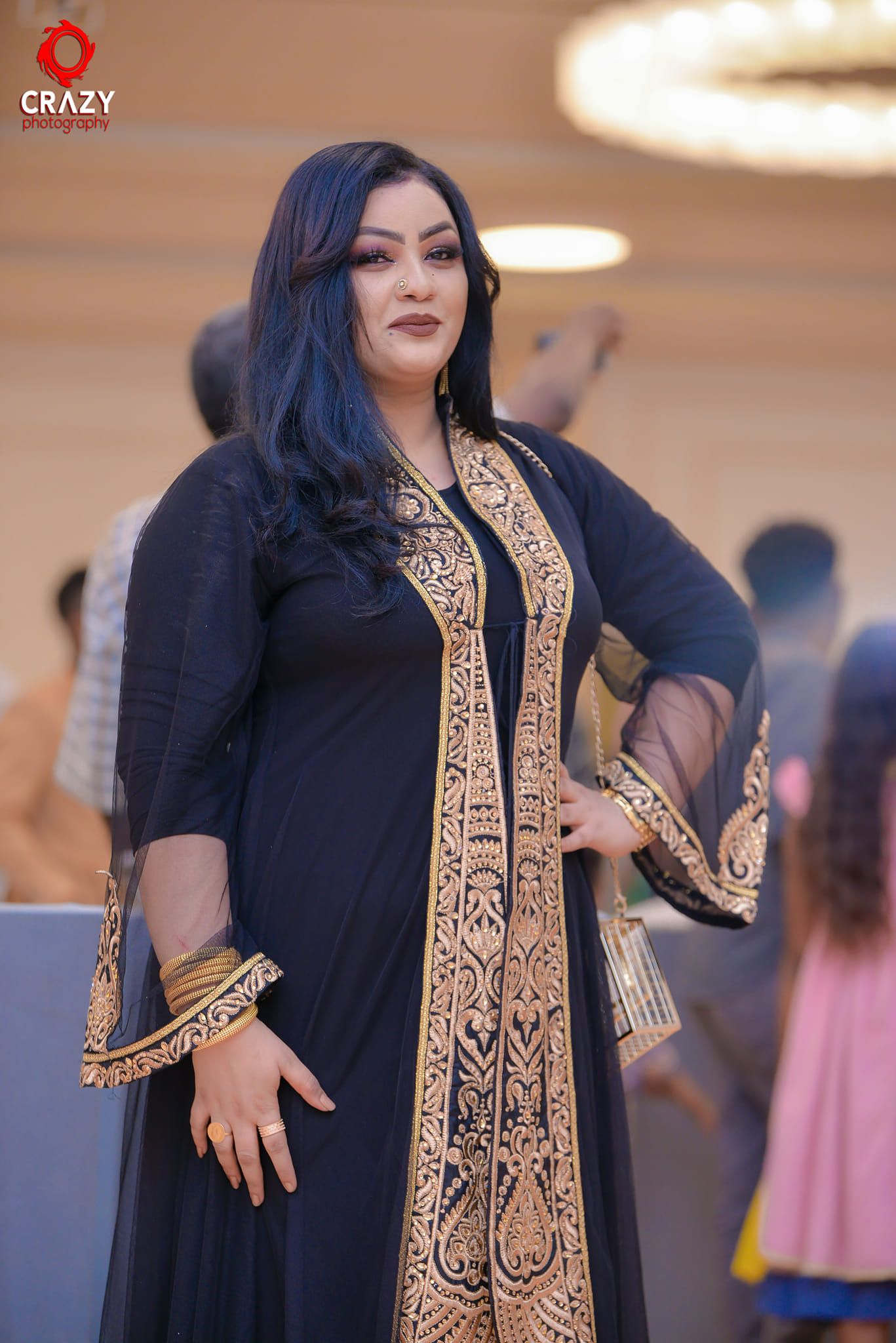 شاهد بالفيديو.. الفنانة أفراح عصام تخطف الأضواء في حفل زواج صديقتها الفنانة ريماز ميرغني