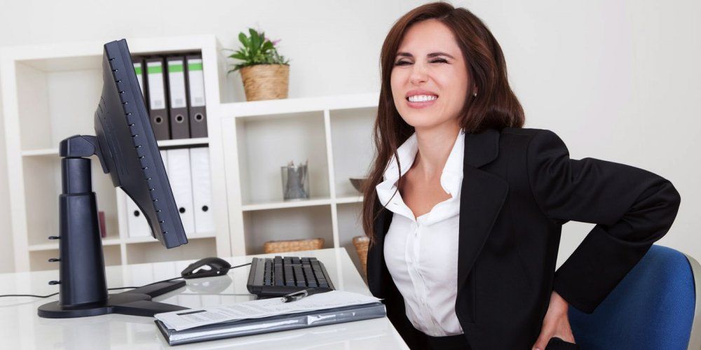 الامارات | يمكنك القيام به خلال العمل.. تمرين واحد يساعد على منع مخاطر الوظائف المكتبية
