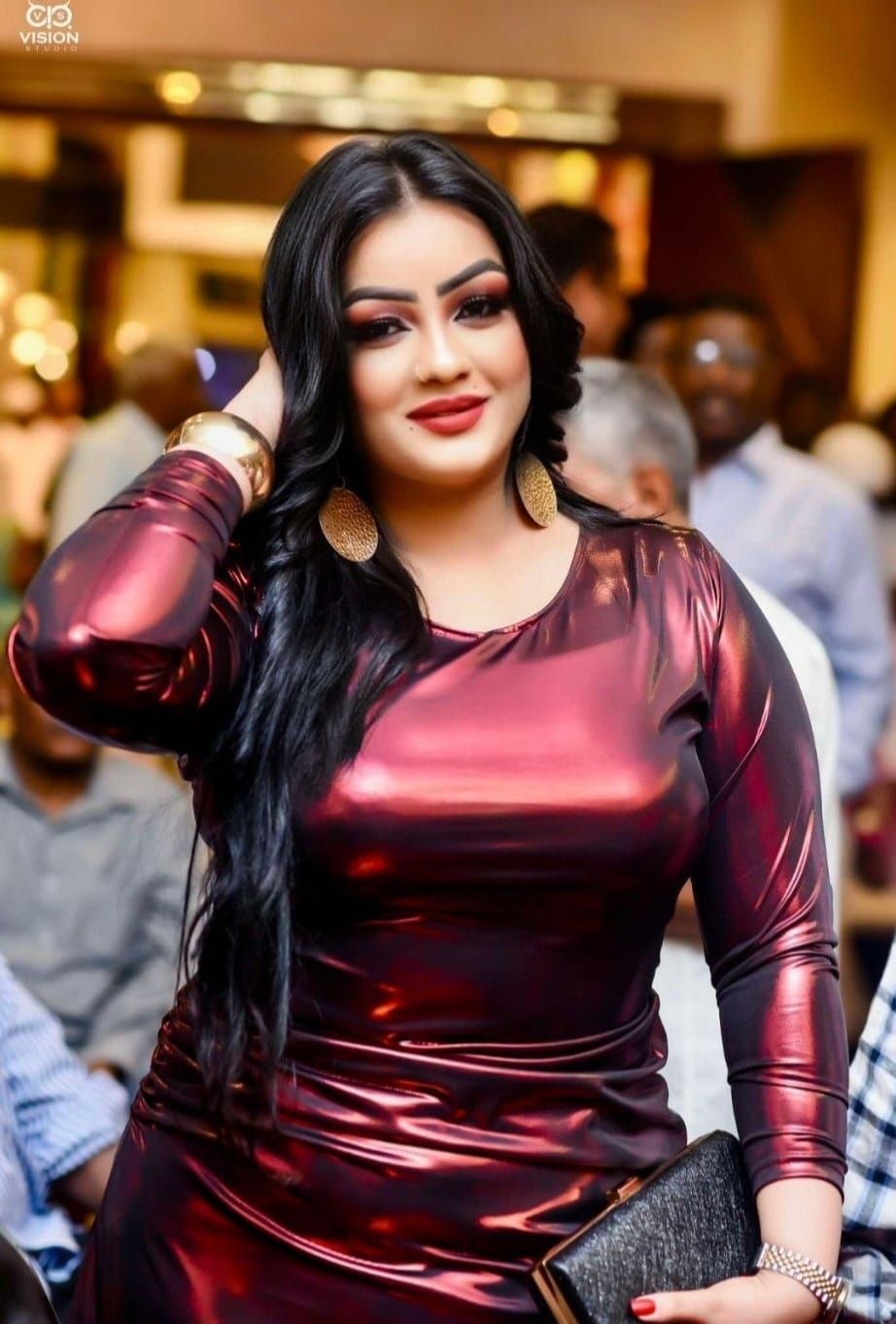 شاهد بالصور.. حسناء الفن السوداني أفراح عصام تبهر المتابعين بإطلالة ساحرة والجمهور يتغزل: (أرض أحفظي ما عليك)