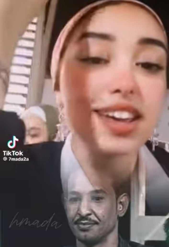 شاهد بالفيديو.. (من امبارح مافيش حاجة في دماغي غير الأغنية دي).. فتاة مصرية تبدي اعجابها الشديد بأغنية للفنان السوداني طه سليمان وترددها بتفاعل كبير