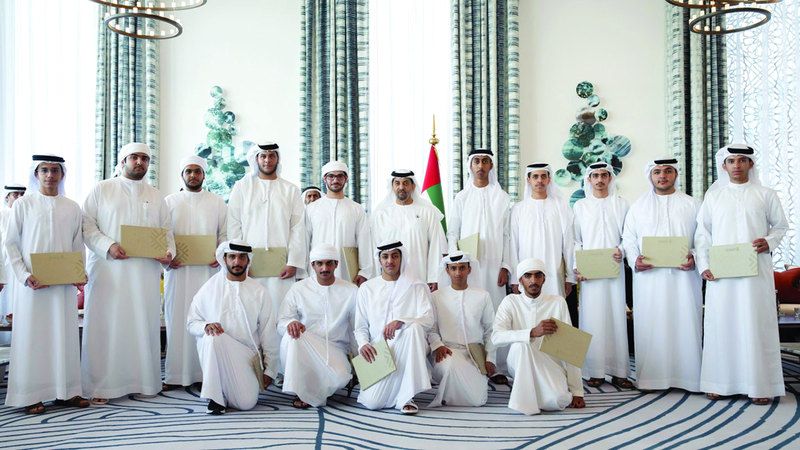 الامارات | حمدان بن زايد يستقبل أوائل الطلبة على مستوى الظفرة