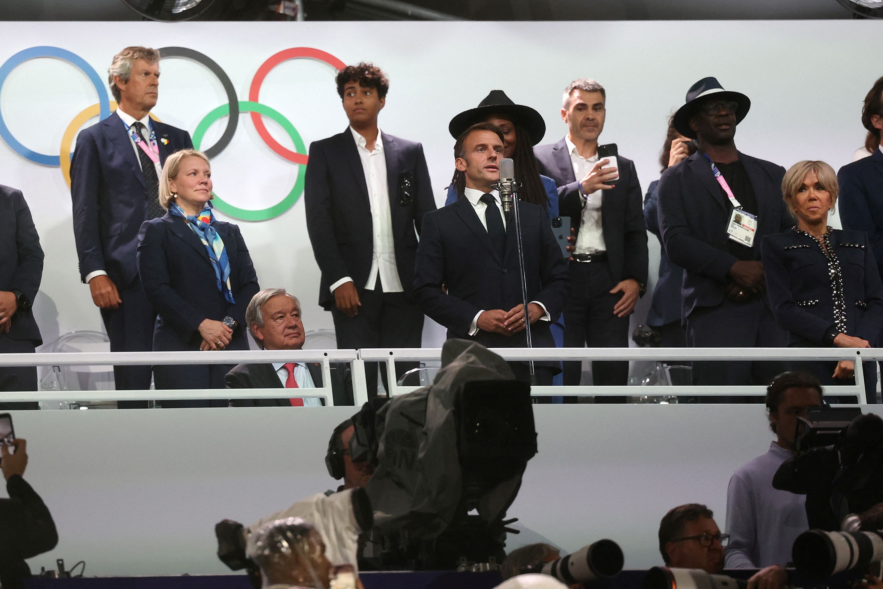 الامارات | الرئيس الفرنسي ماكرون يفتتح أولمبياد باريس 2024