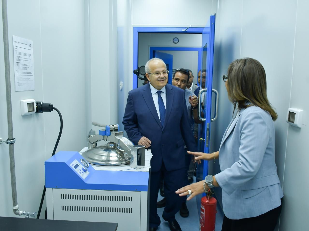 الخشت يفتتح تطوير مركز البحوث الانتقالية والأمان الحيوى بكلية الصيدلة