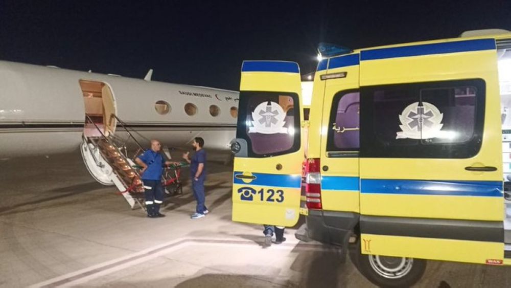عاجل.. شاهد بالصور.. طائرة الإخلاء الطبي تنقل 3 مواطنين من القاهرة إلى المملكة لاستكمال علاجهم