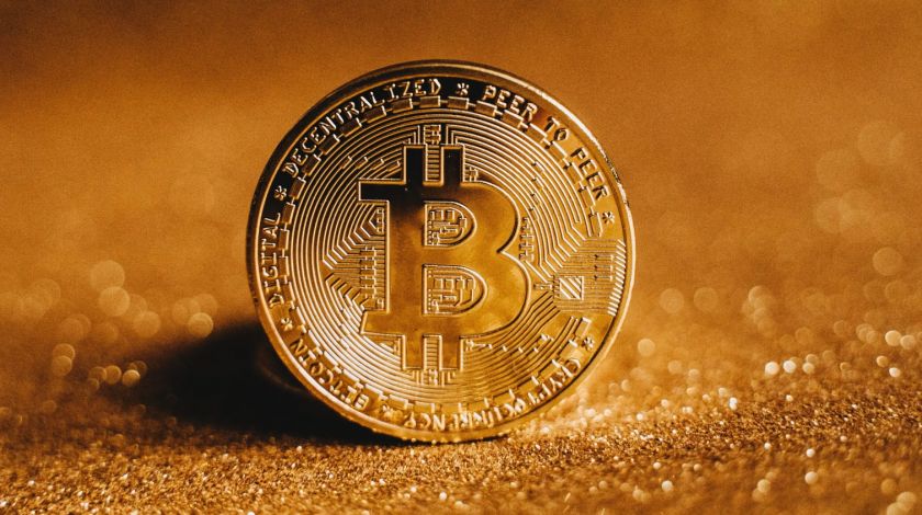بعد اختبار مستوى 70 ألف دولار سعر البيتكوين يتراجع إلى مستوى 67 ألف دولار: إليكم أسباب التراجع؟