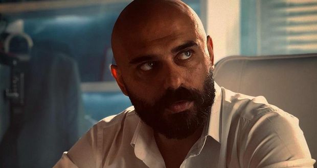 أحمد صلاح حسني في مأزق بعد تغيّبه عن جلسة محاكمته