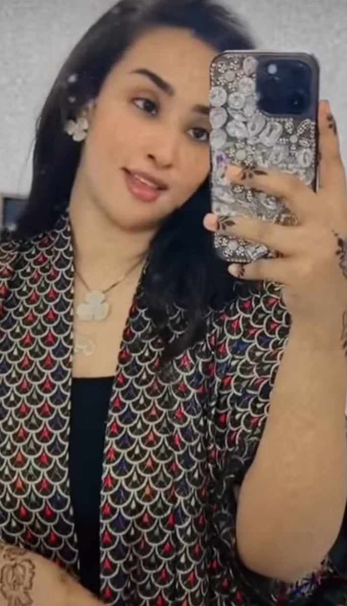 شاهد بالصورة والفيديو.. حسناء سودانية تخطف قلوب المتابعين وهي تستعرض جمالها على أنغام أغنية الفنانة ندى القلعة