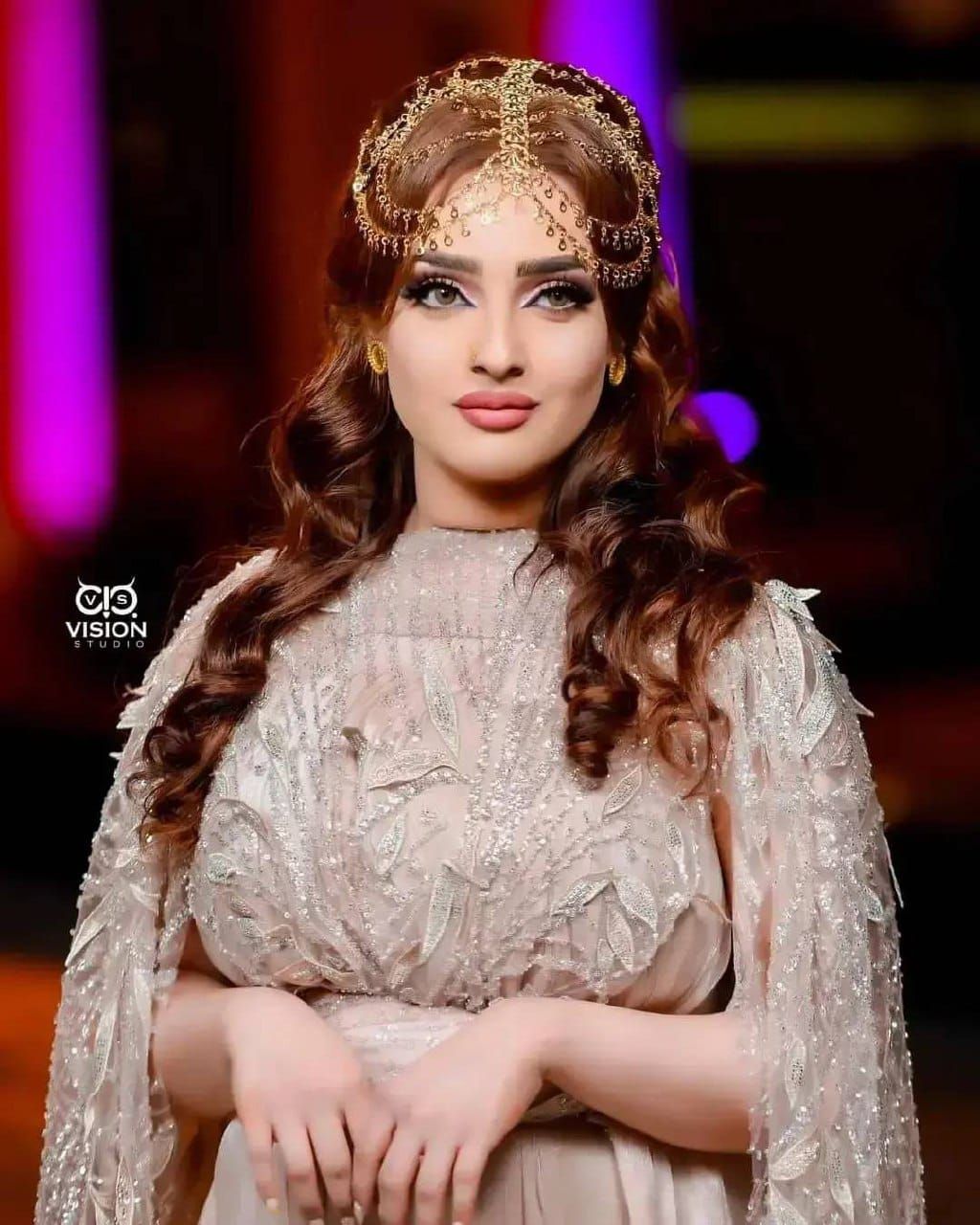 شاهد بالفيديو.. العروس السودانية الحسناء التي اكتسحت السوشيال ميديا تخطف الأضواء في ليلة زفافها وتمنح عريسها أجمال “شبال”