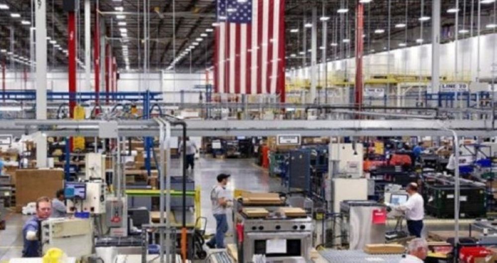 تراجع الطلب على إنتاج المصانع في أمريكا بنسبة 3.3% سنويًا
