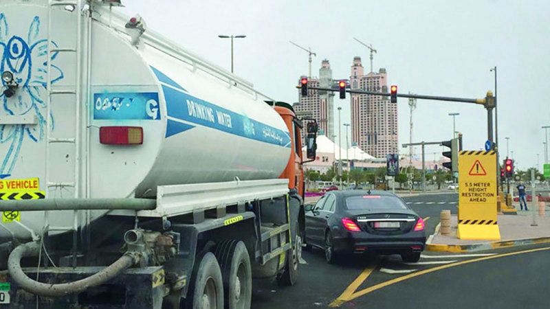الامارات | 3 وسائل لتفادي مخاطر الانحراف المفاجئ للسائقين