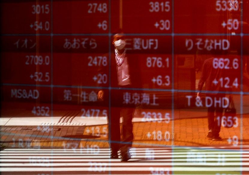 انهيار الأسهم اليابانية .. “نيكاي” يهبط 13 % في أكبر خسارة منذ 1987