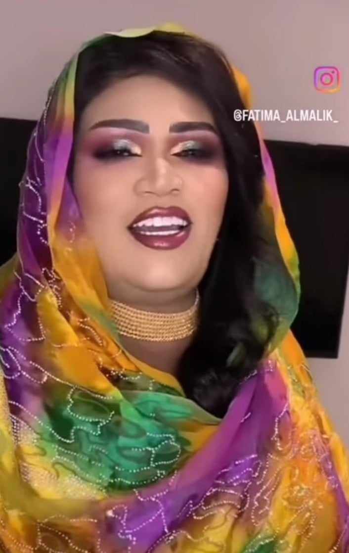 شاهد بالصورة والفيديو.. الفنانة إنصاف مدني تثير دهشة المتابعين بعد ظهورها بإطلالة أنيقة وملفتة وساخرون: (خبيرات التجميل حيرتونا والله)
