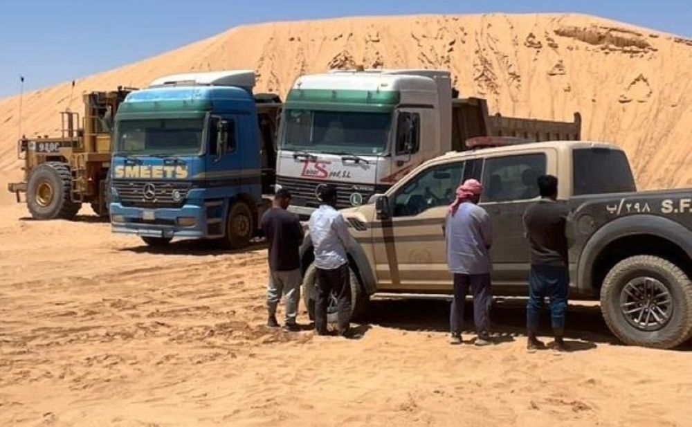 "الأمن البيئي" تضبط 4 مقيمين مخالفين باستغلال الرواسب في تبوك