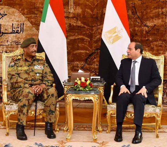 الرئيس السيسي يبرق البرهان عن ارتياحه البالغ لنجاته من حادث هجوم الطائرة المسيرة
