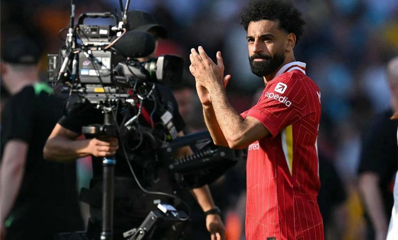 مهاجم إنجلترا السابق ينصح سلوت بشأن مستقبل محمد صلاح مع ليفربول