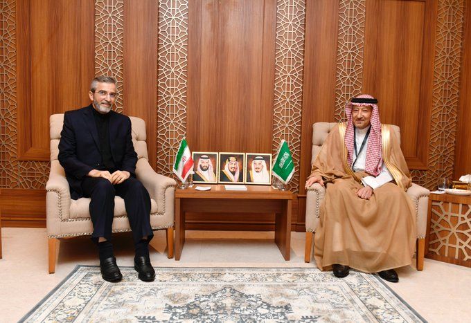 السعودية | نائب وزير الخارجية يلتقي وزير الخارجية الإيراني المكلف