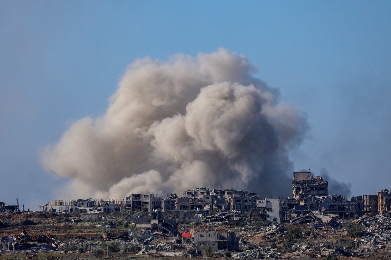استشهاد 14 فلسطينيًا في قصف للاحتلال الإسرائيلي على وسط وجنوب قطاع غزة