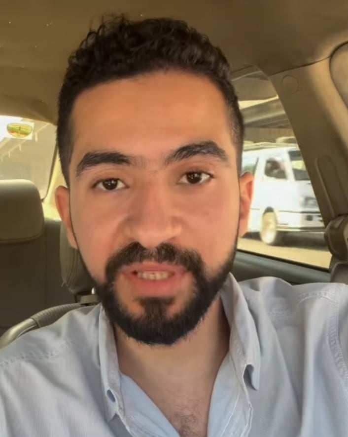 شاهد بالفيديو.. شاب مصري يشكو من ارتفاع أسعار السيارات في مصر: (في السودان إذا اشتغلت سنة واحدة ممكن تشتري عربية يابانية ممتازة لكن عندنا استحالة تشتري عربية حتى لو اشتغلت 8 سنة)