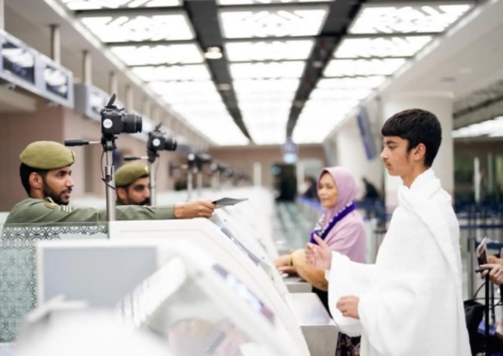 مسخرة جهودها التقنية والبشرية.. "الجوازات" تواصل استقبال المعتمرين