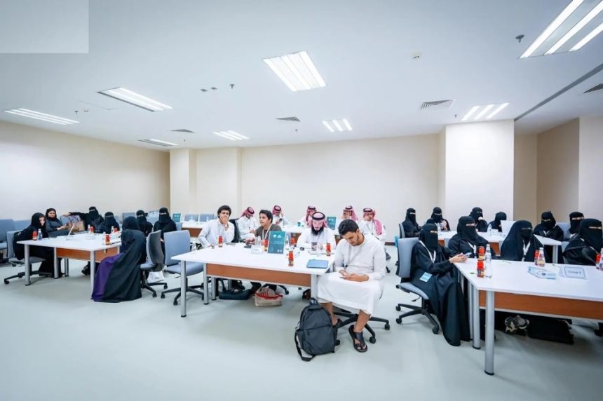 جامعة الملك خالد تطلق أعمال "مدرسة الذكاء الاصطناعي الصيفية"