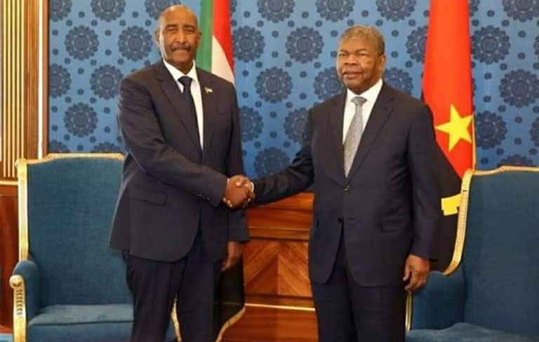 رئيس مجلس السيادة الانتقالي، عبد الفتاح البرهان، يصل إلى العاصمة الأنغولية لواندا في زيارة رسمية
