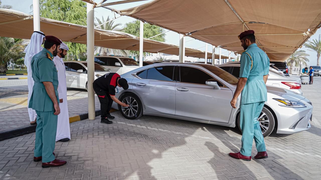 الامارات | شرطة عجمان تطلق حملة مجانية لفحص الإطارات