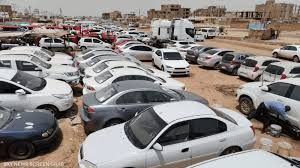 شاهد بالفيديو.. حصر مئات السيارات المفقودة والمدمرة بسبب الحرب داخل “حوش” لإدارة المرور بأم درمان لتسهيل عملية تسليمها للمواطنين