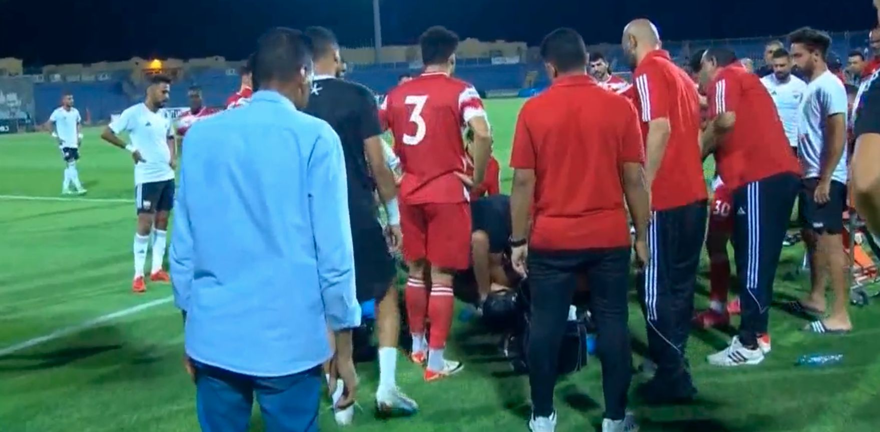 الامارات | سقوط مرعب للاعب في الدوري المصري أثناء المباراة ونقله إلى المستشفى (فيديو)