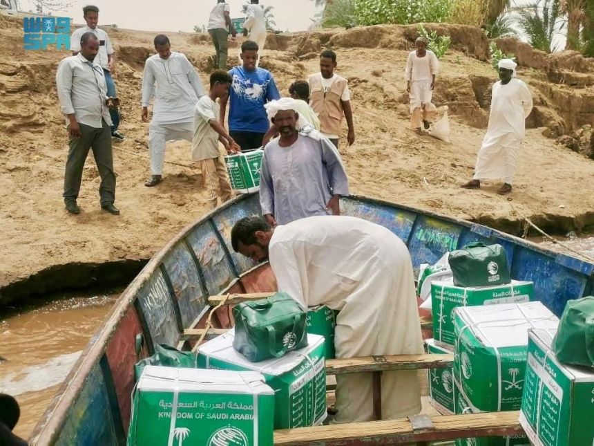 في 3 دول.. مركز الملك سلمان يوزع مساعدات غذائية وطبية