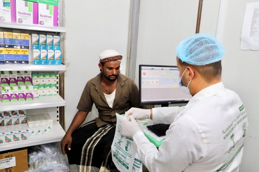في 3 دول.. مركز الملك سلمان يوزع مساعدات غذائية وطبية